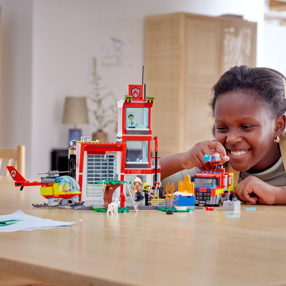 LEGO® City 60320 Hasičská stanice - poškozený box