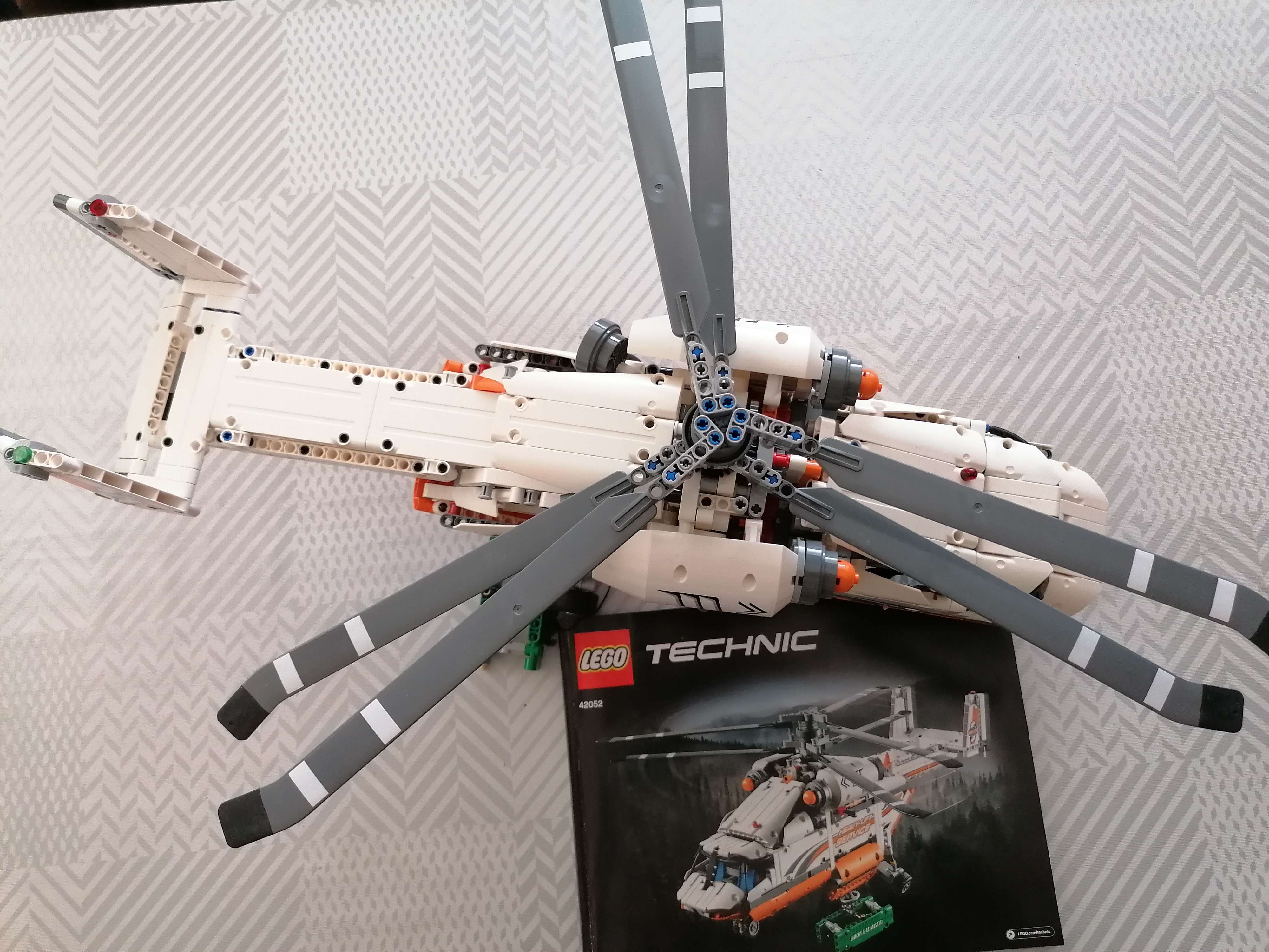 LEGO 42052 TECHNIC Helikoptéra pro těžké náklady- postavený bez boxu