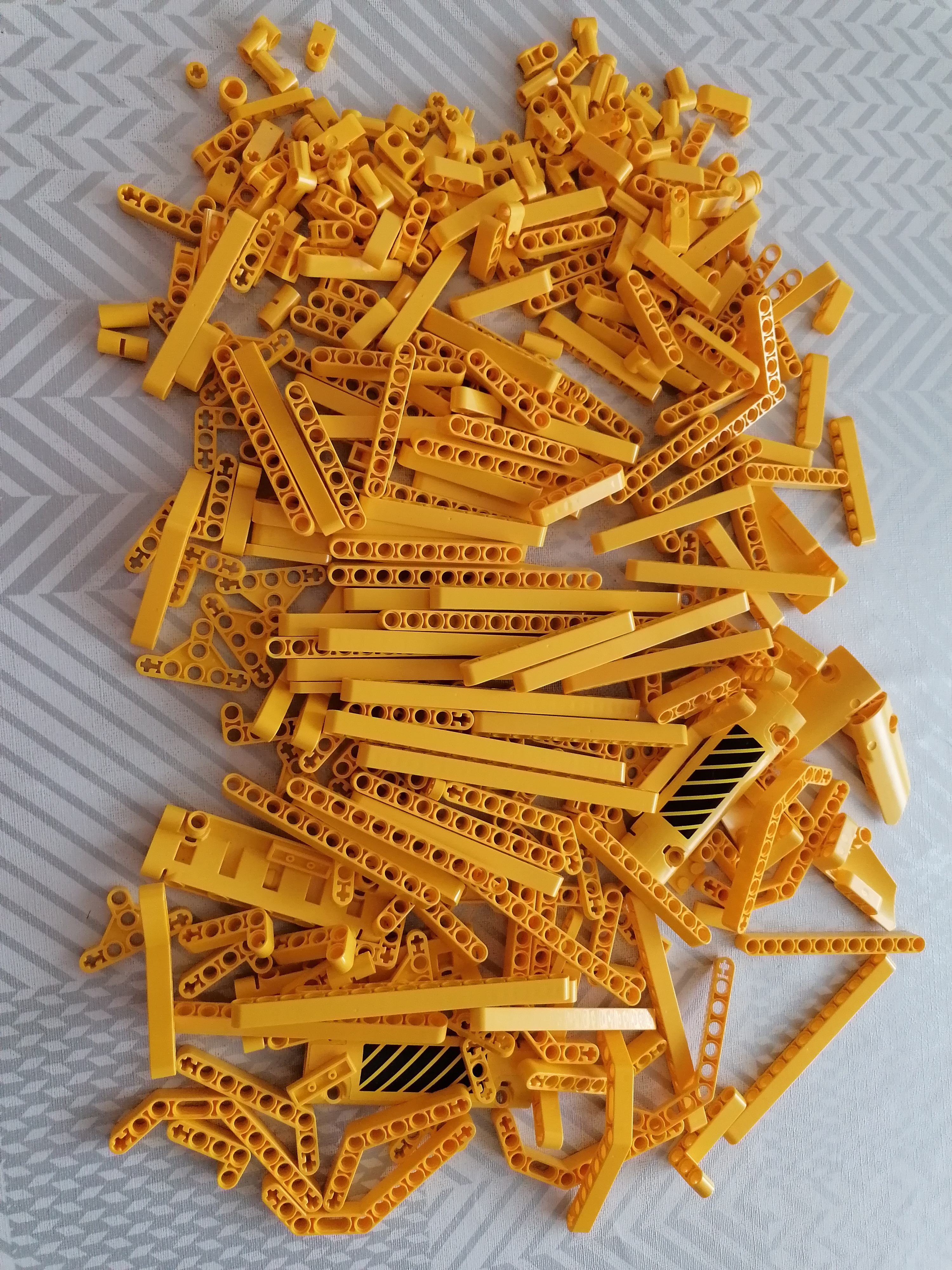 LEGO TECHNIC 42030 VOLVO L350F Kolový nakladač na dálkové ovládání - rozebraný, použitý
