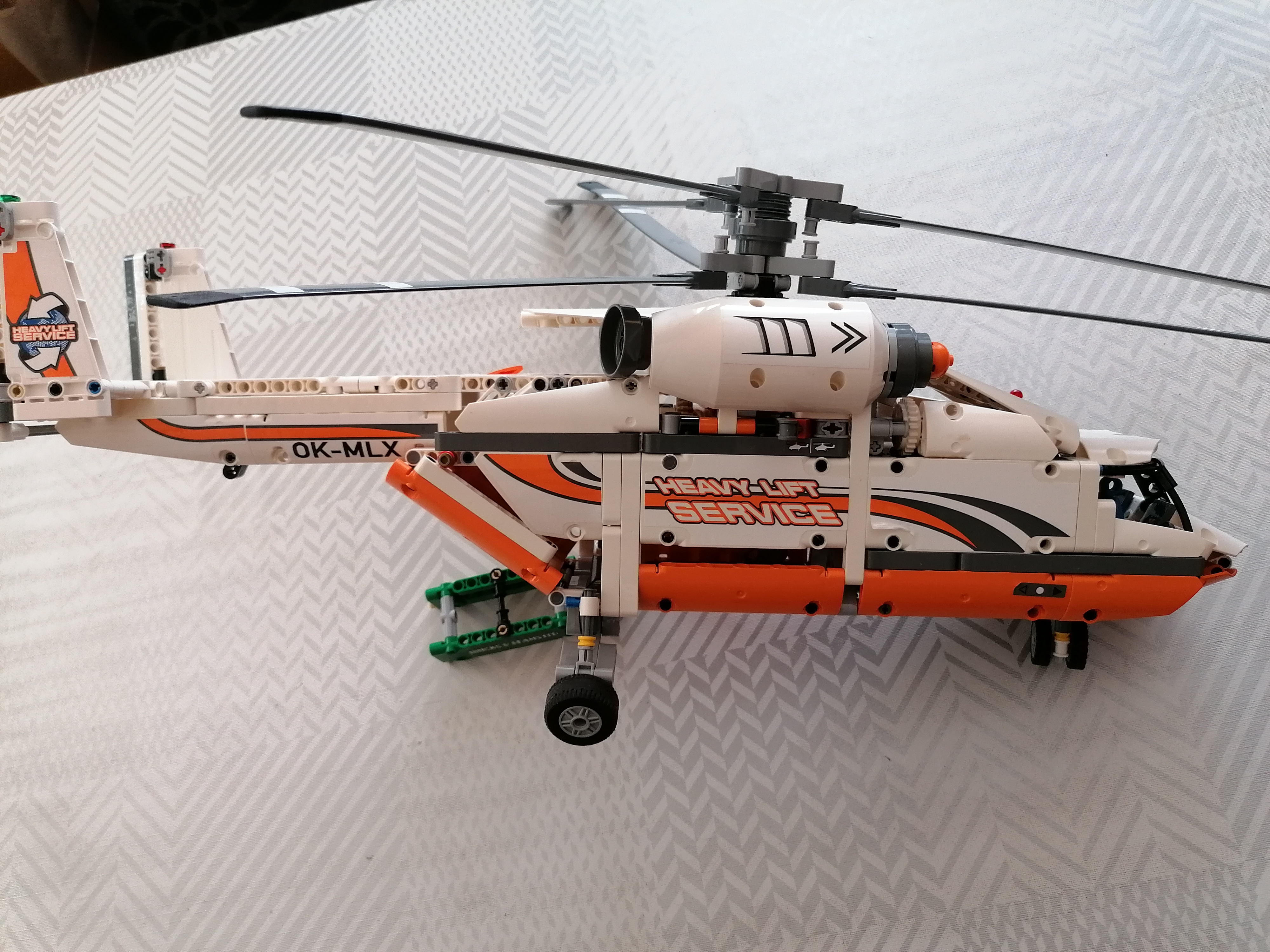 LEGO 42052 TECHNIC Helikoptéra pro těžké náklady- postavený bez boxu
