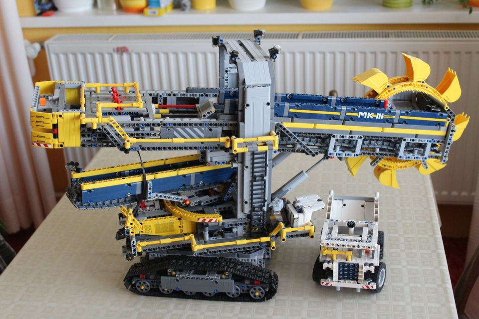 LEGO 42055 TECHNIC Těžební rypadlo - použité postavené