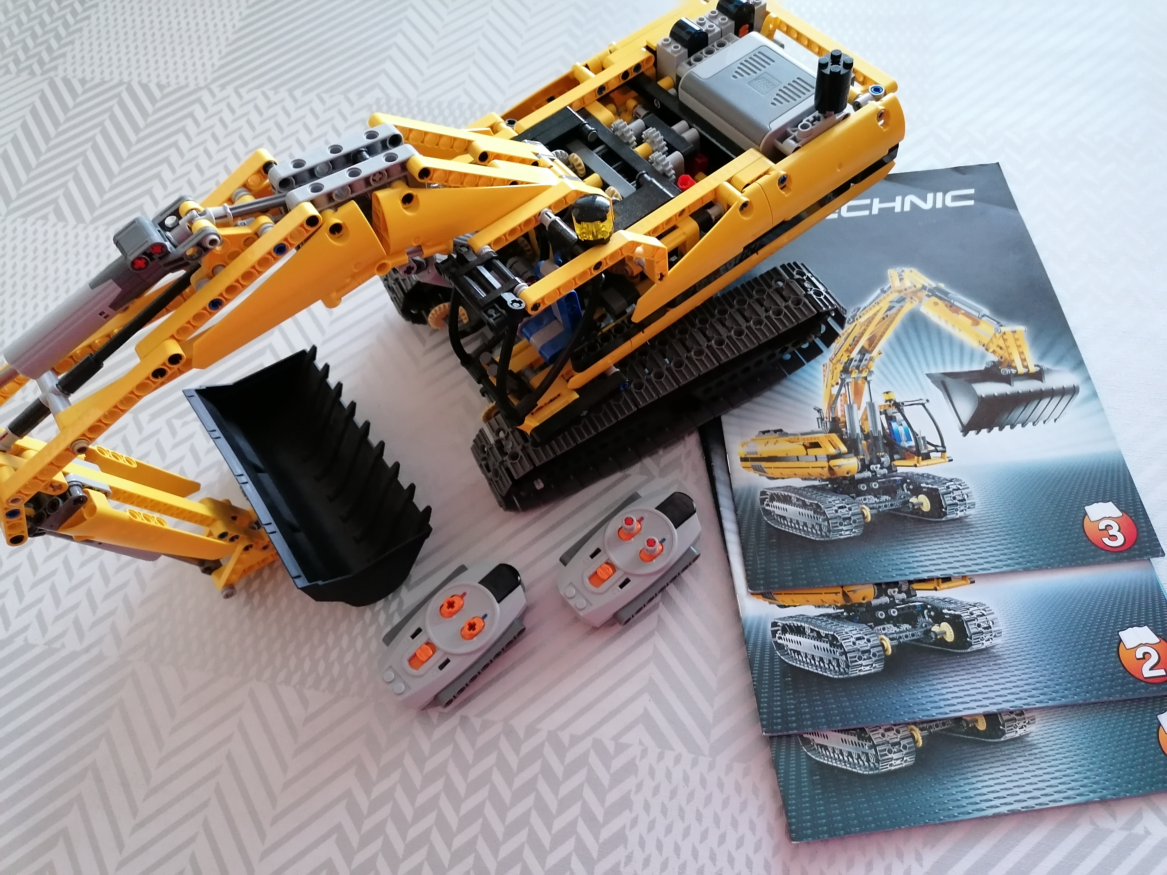 Lego Technic 8043 postavené s návodem
