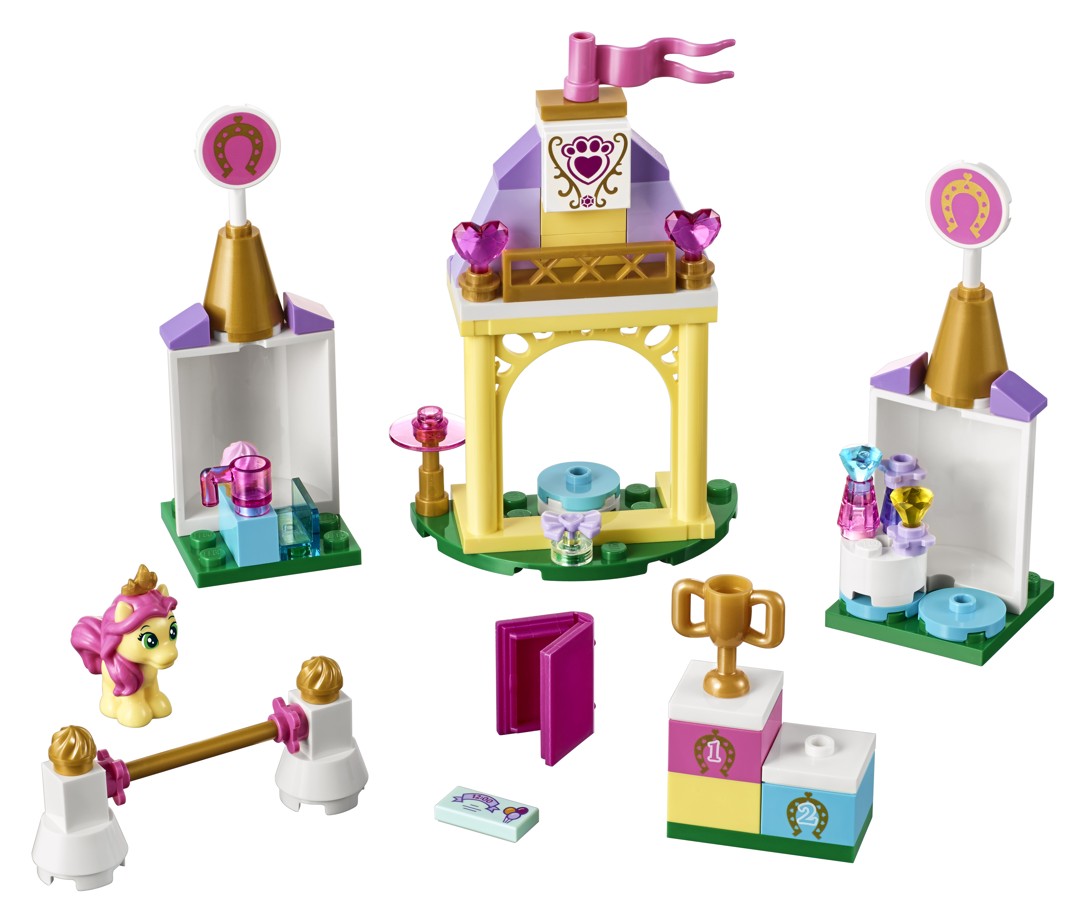 LEGO® Disney Princess™ 41144, Podkuvka v královských stájích