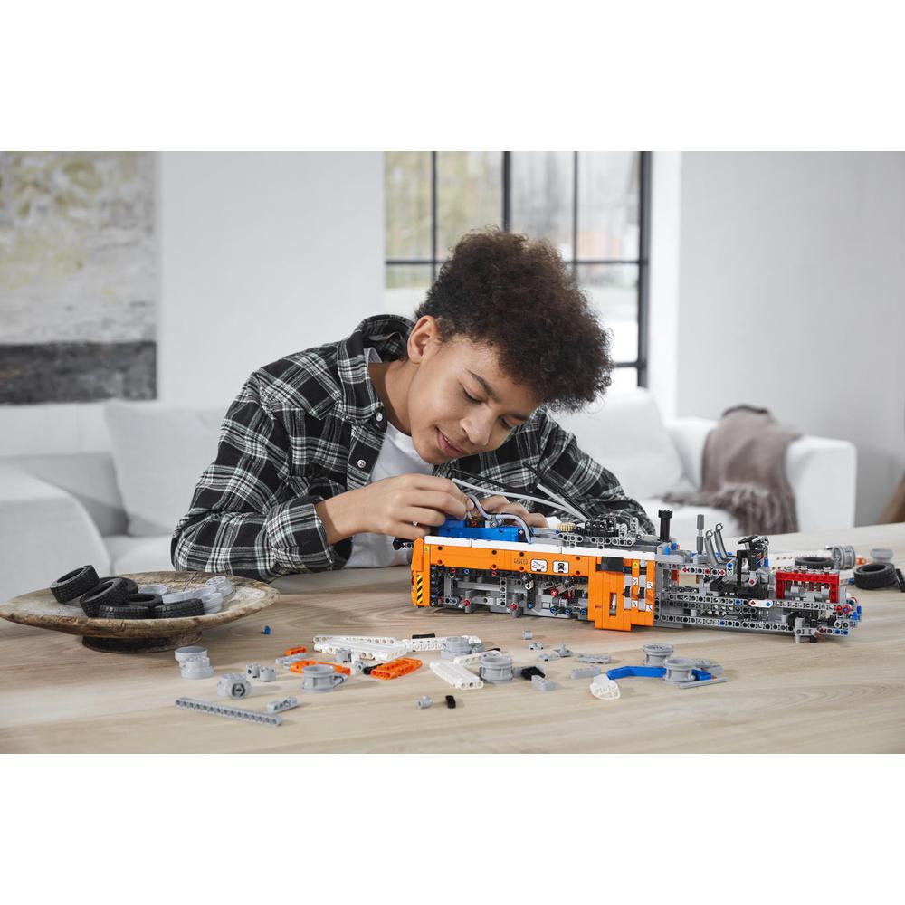 LEGO® TECHNIC 42128 Výkonný odtahový vůz