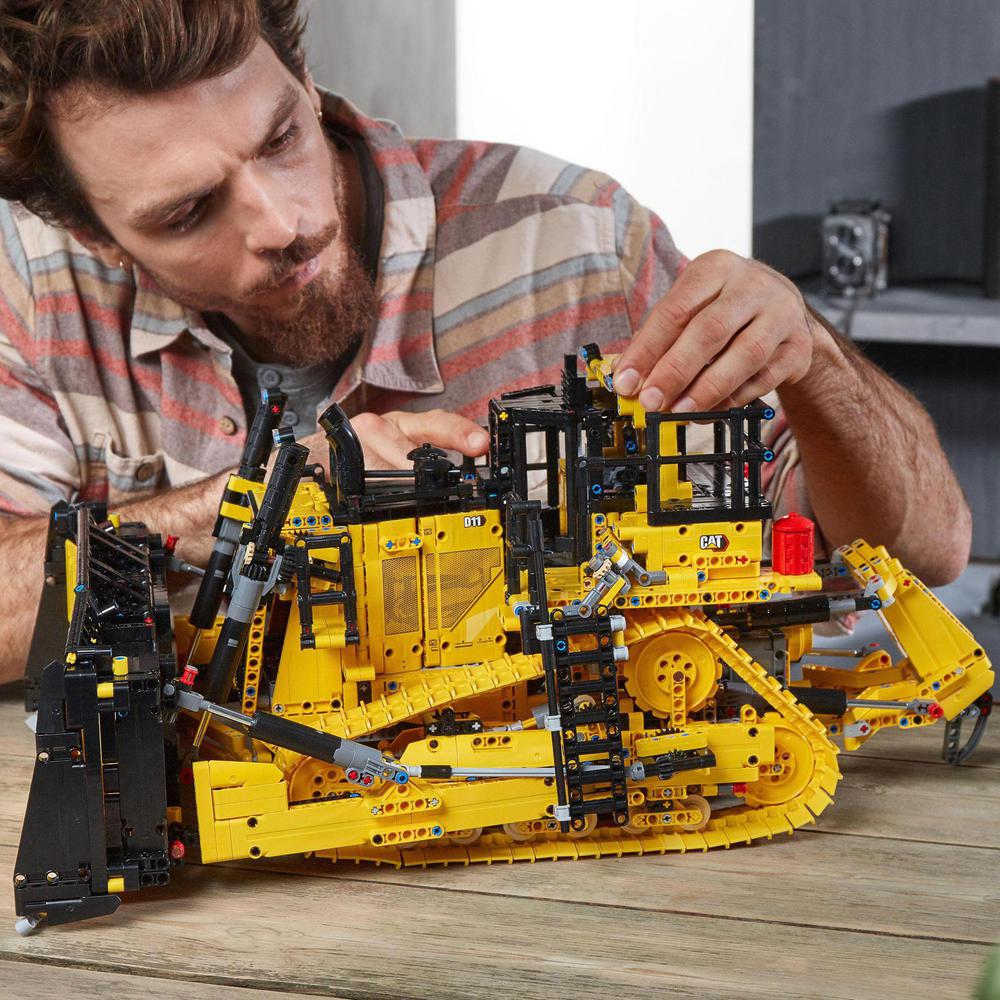 LEGO® TECHNIC 42131 Buldozer Cat® D11 ovládaný aplikací