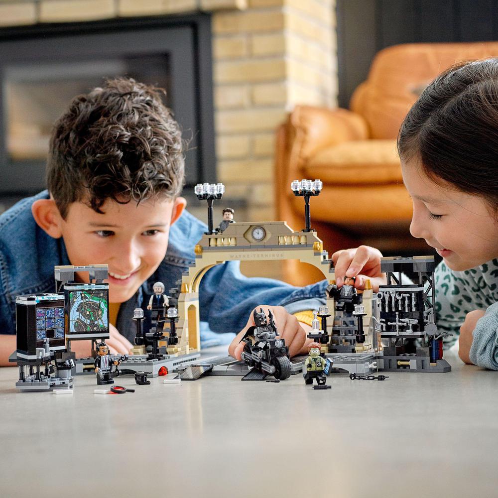 LEGO® DC Batman™ 76183 Batmanova jeskyně: Souboj s Riddlerem