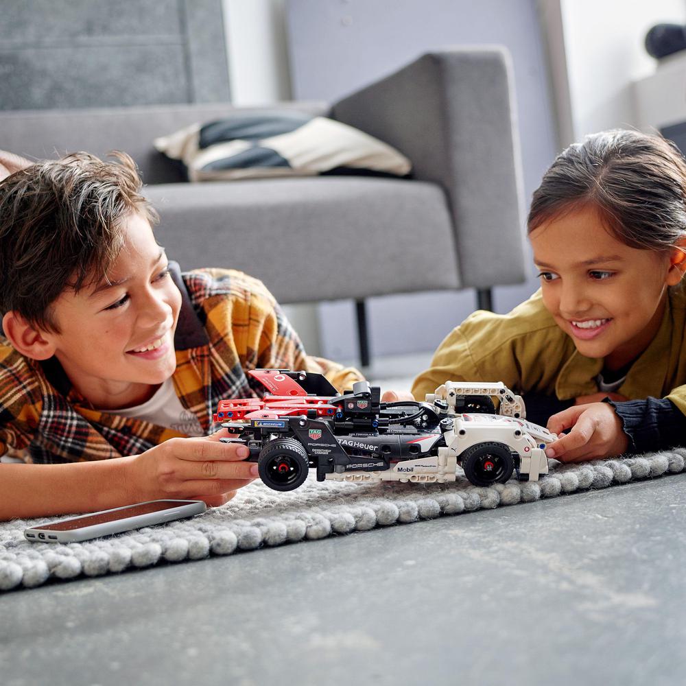 LEGO® TECHNIC 42137 Formule E® Porsche 99X Electric