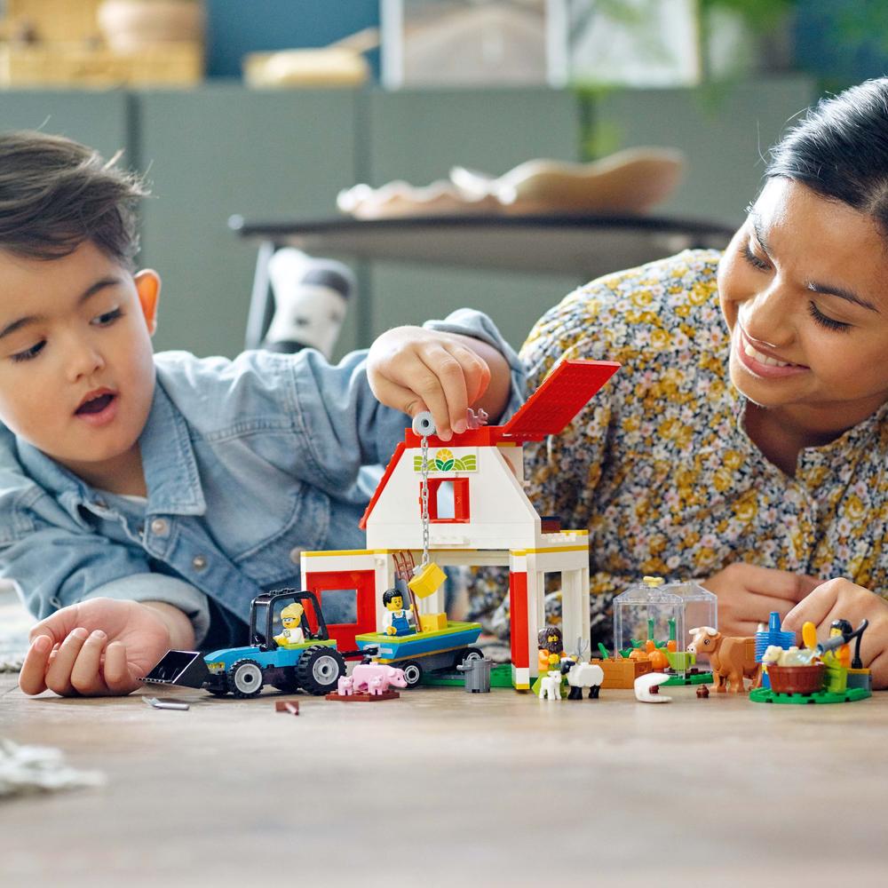 LEGO® CITY 60346 Stodola a zvířátka z farmy
