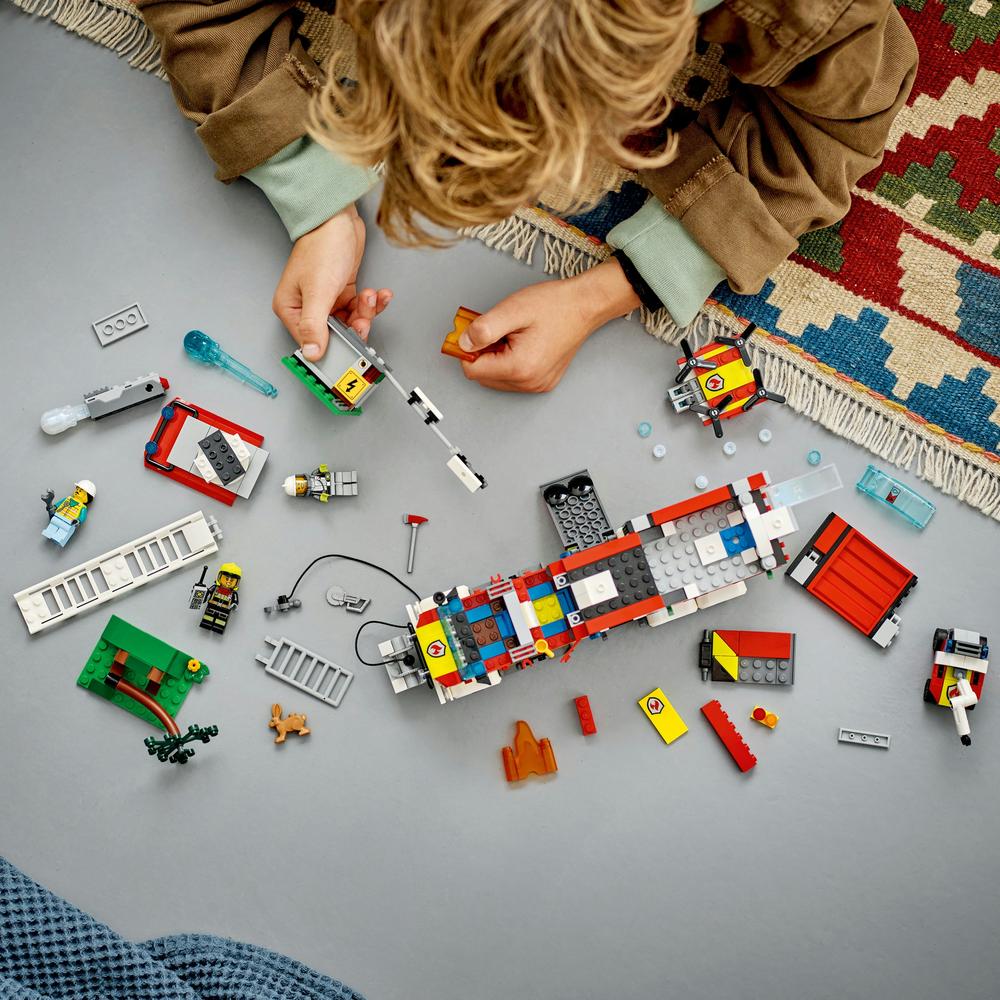 LEGO® CITY 60374 Velitelský vůz hasičů - poničený box