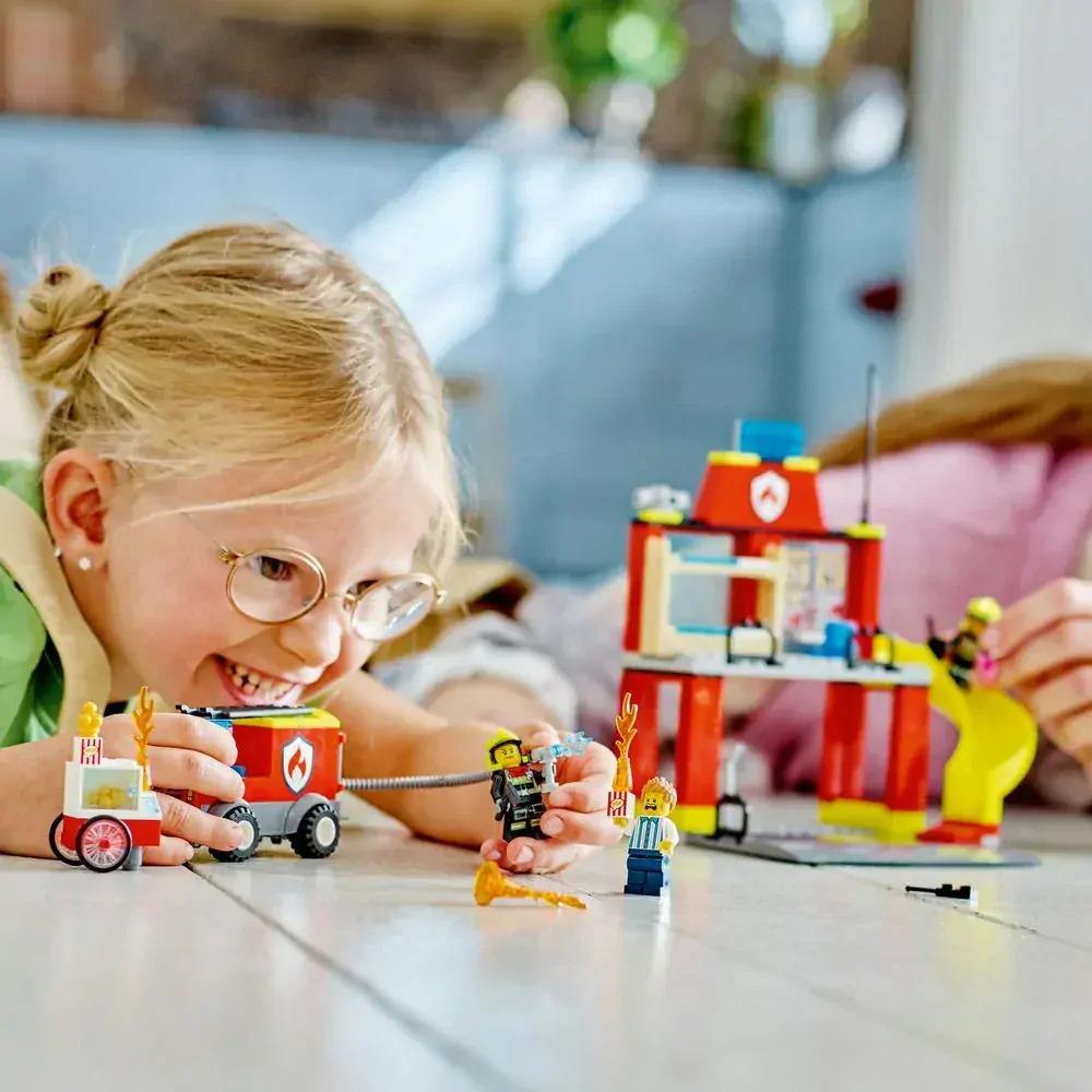LEGO® CITY 60375 Hasičská stanice a auto hasičů