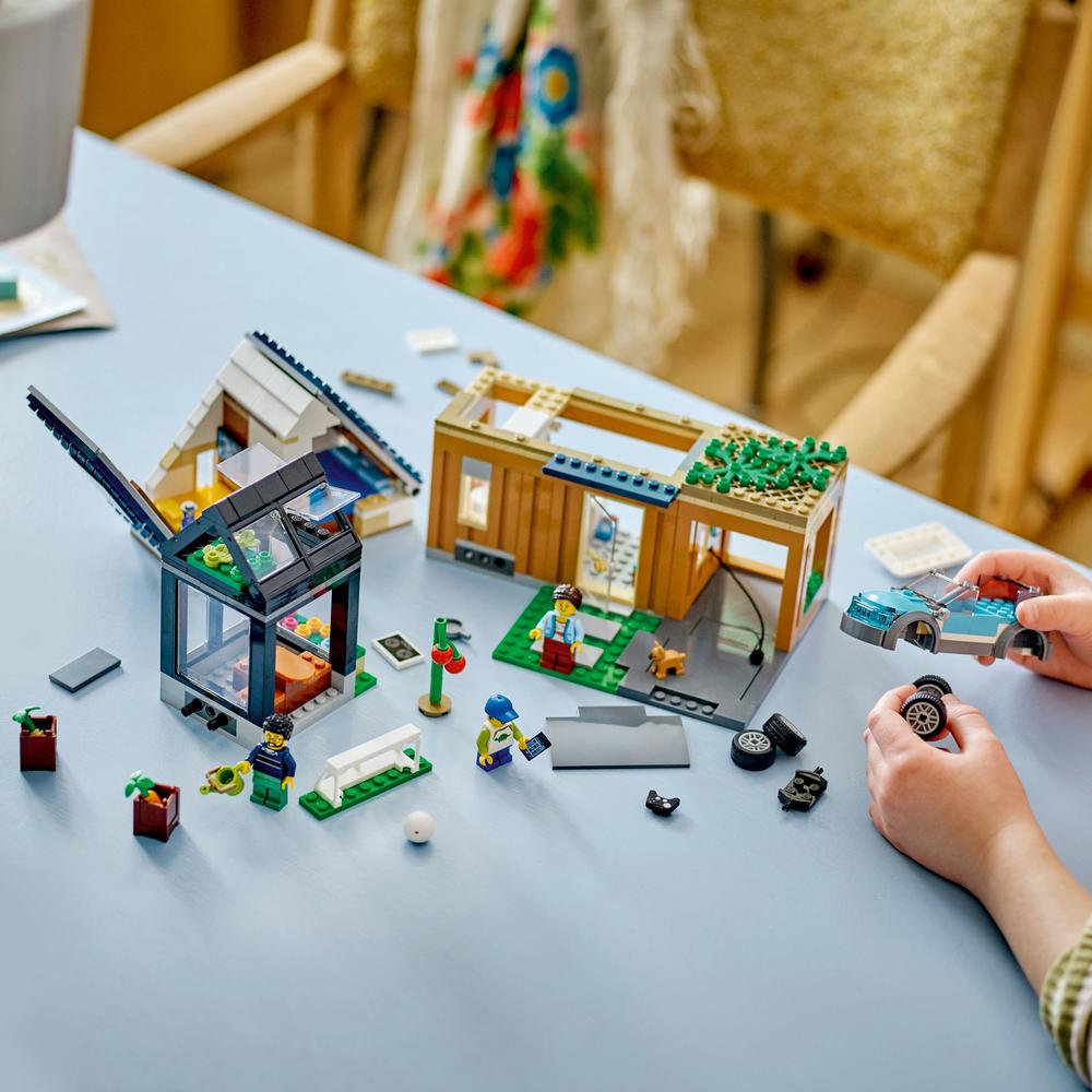 LEGO® CITY 60398 Rodinný dům a elektromobil
