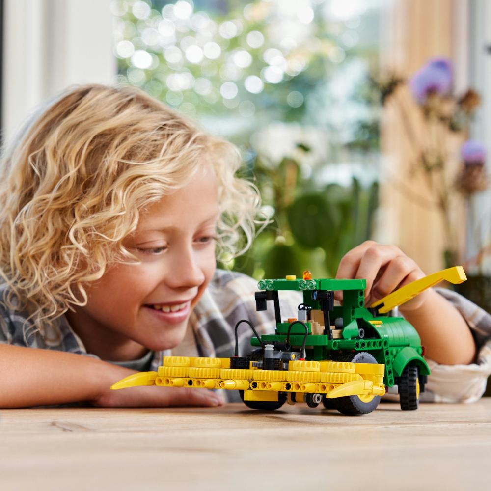 LEGO® TECHNIC 42168 John Deere 9700 Forage Harvester