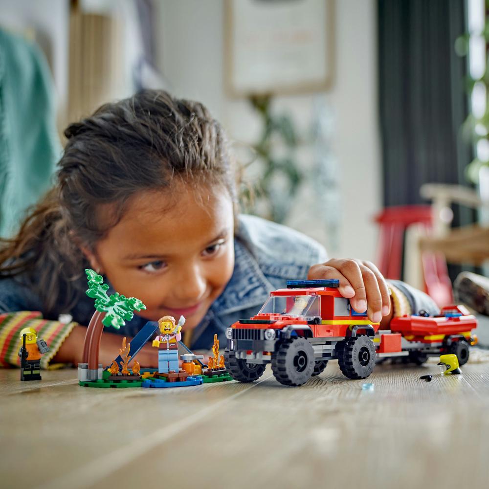 LEGO® CITY 60412 Hasičský vůz 4x4 a záchranný člun