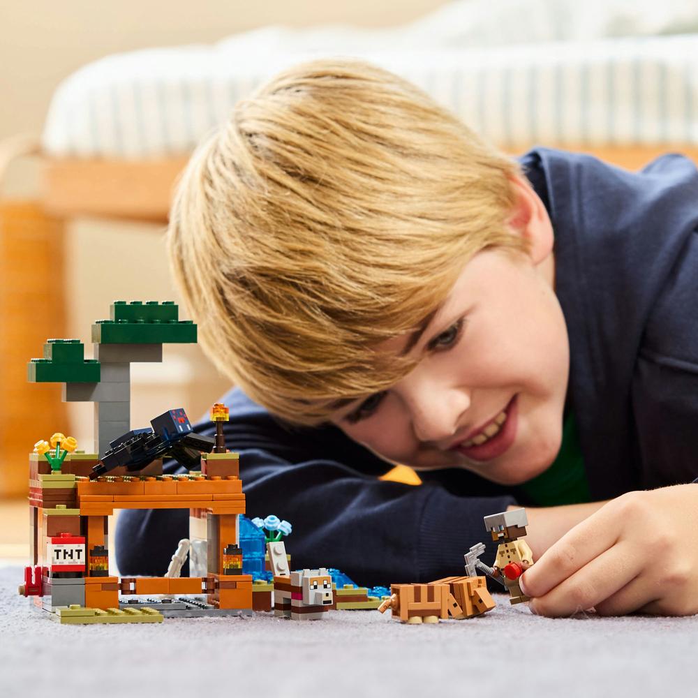 LEGO® Minecraft® 21269 Výprava do dolu a pásovec