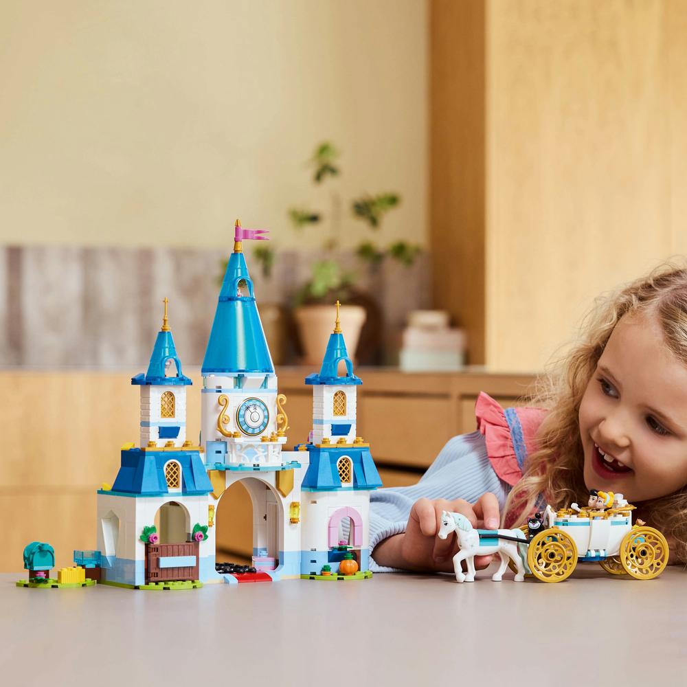LEGO® ǀ Disney 43275 Popelčin zámek a kočár s koňmi