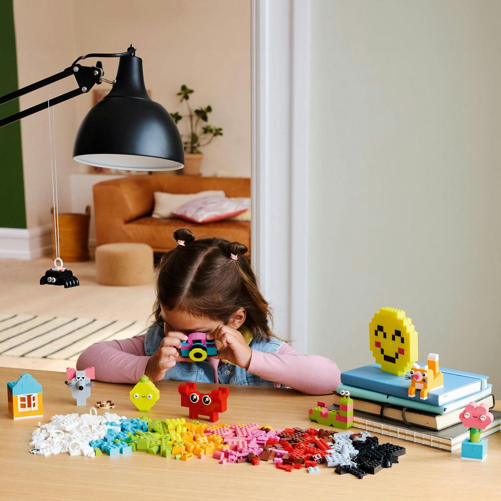 LEGO® Classic 11042 Kreatívna veselá krabička