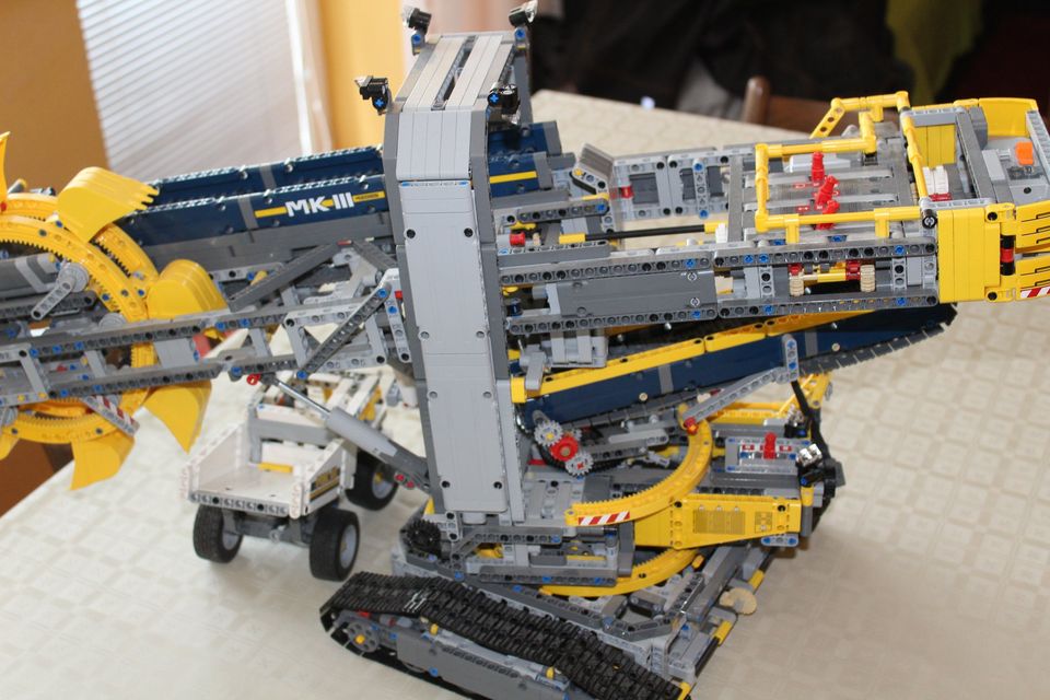 LEGO 42055 TECHNIC Těžební rypadlo - použité postavené
