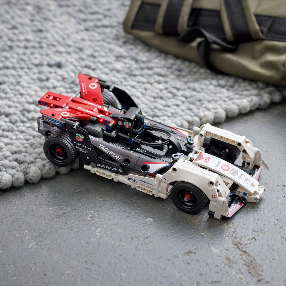 LEGO® TECHNIC 42137 Formule E® Porsche 99X Electric