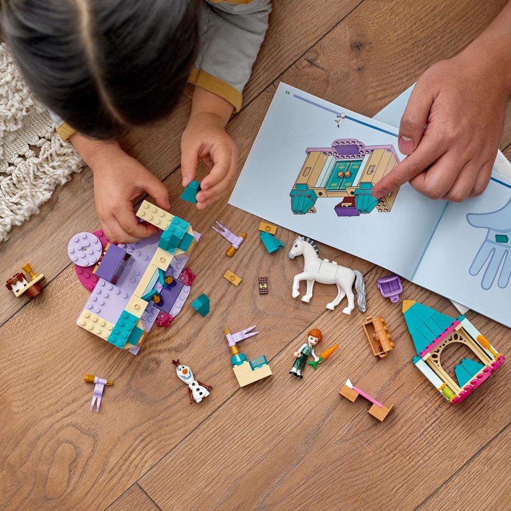 LEGO® Disney 43204 Zábava na zámku s Annou a Olafem