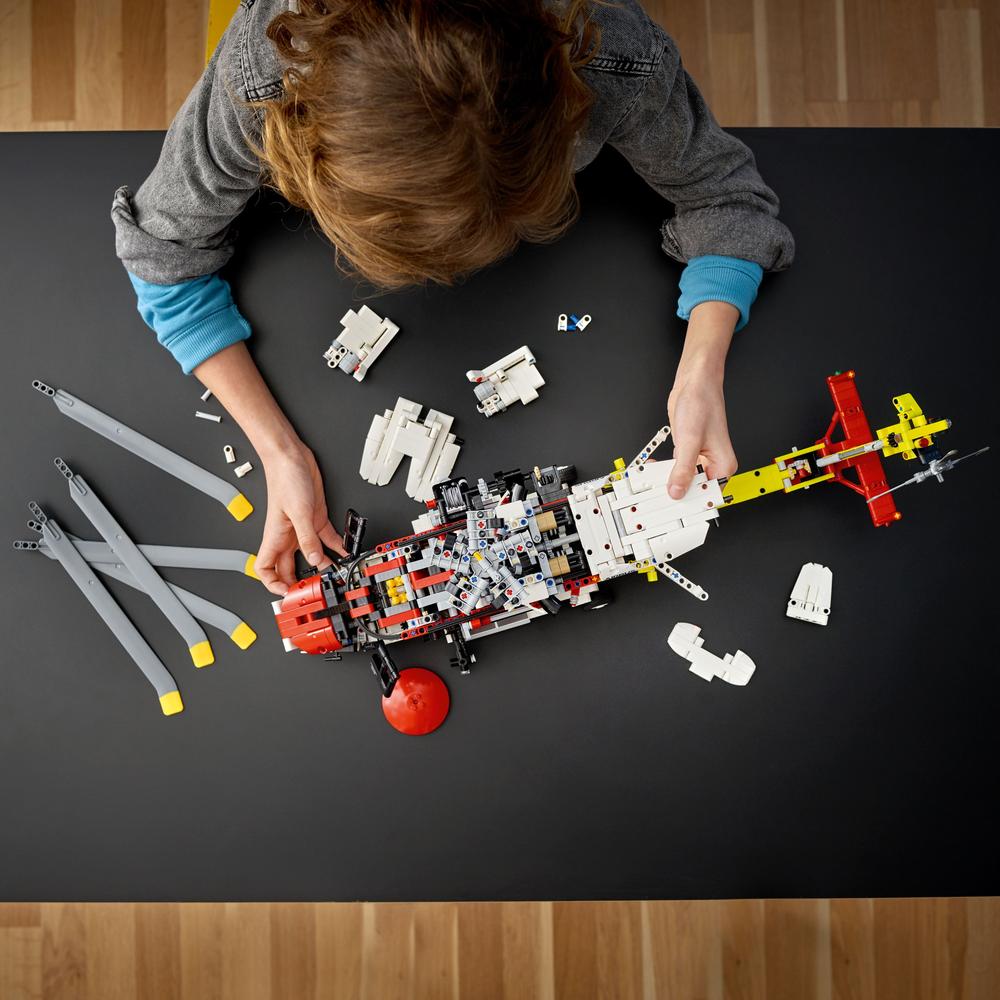 LEGO® TECHNIC 42145 Záchranářský vrtulník Airbus H175