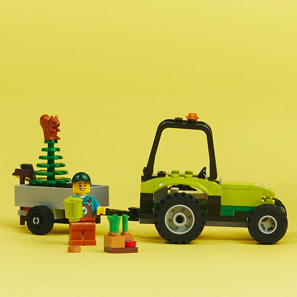 LEGO® CITY 60390 Traktor v parku
