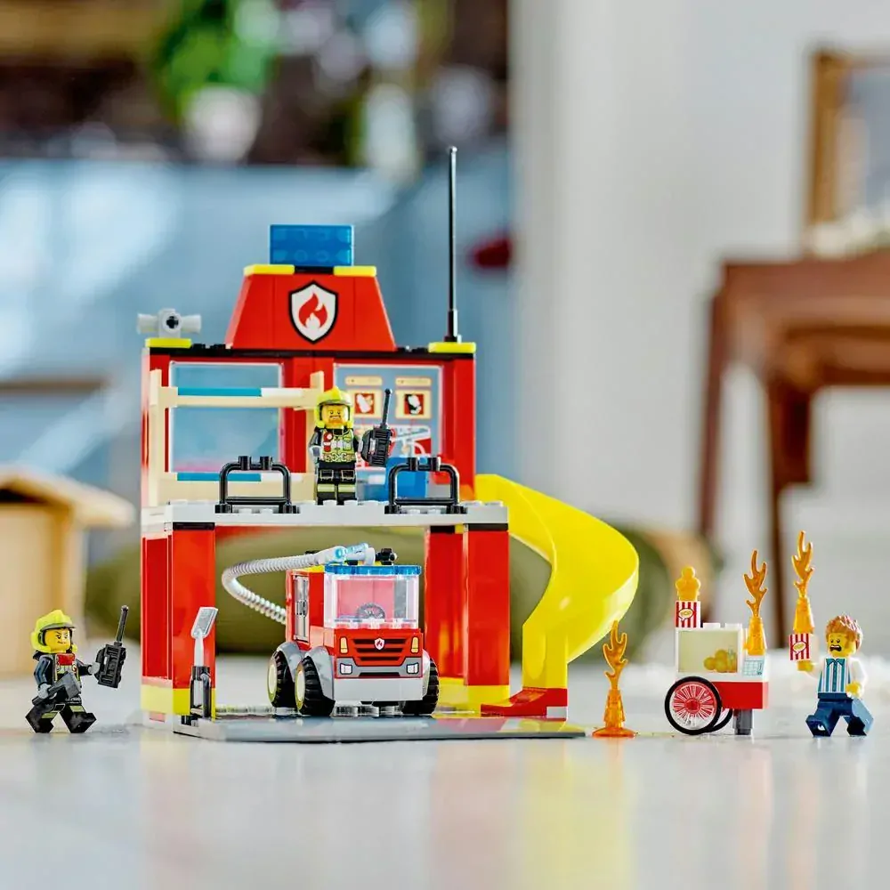 LEGO® CITY 60375 Hasičská stanice a auto hasičů