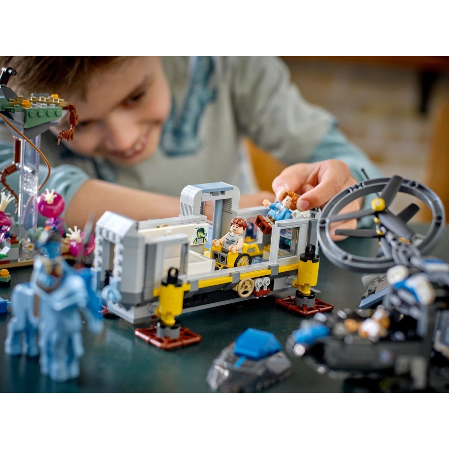 LEGO® Avatar 75573 Létající hory: Stanice 26 a RDA Samson