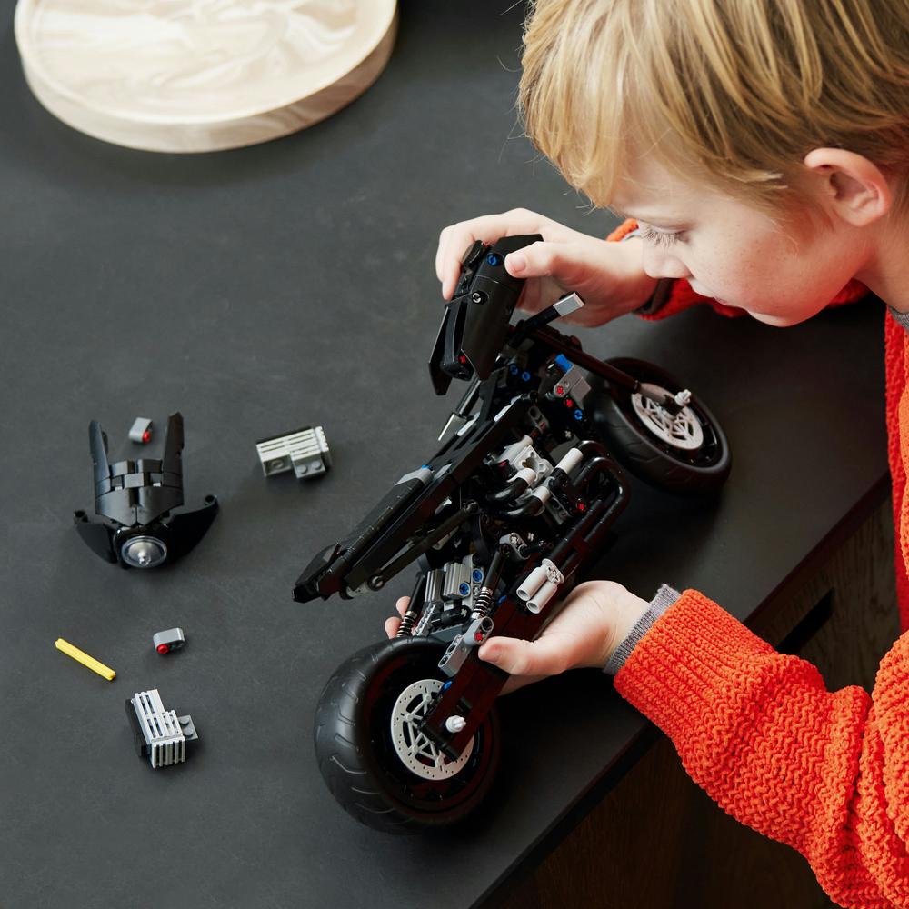 LEGO® TECHNIC 42155 THE BATMAN – BATCYCLE™