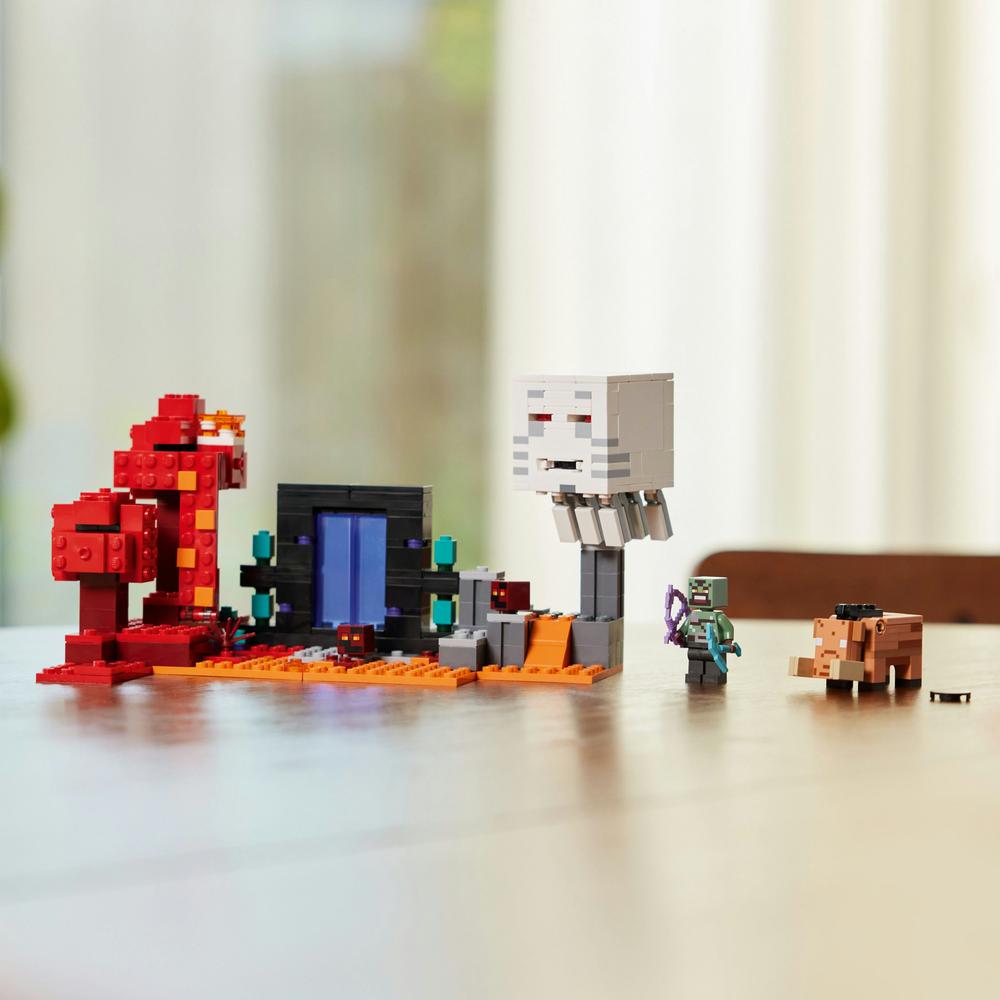 LEGO® Minecraft® 21255 Přepadení v portálu do Netheru