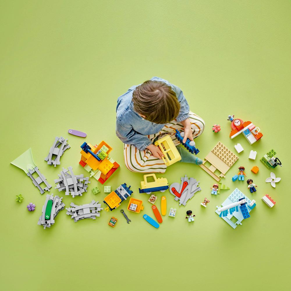 LEGO® DUPLO® 10428 Velký interaktivní komunitní vláček