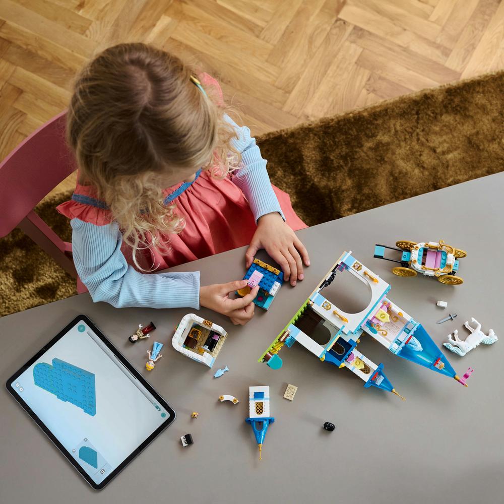 LEGO® ǀ Disney 43275 Popelčin zámek a kočár s koňmi