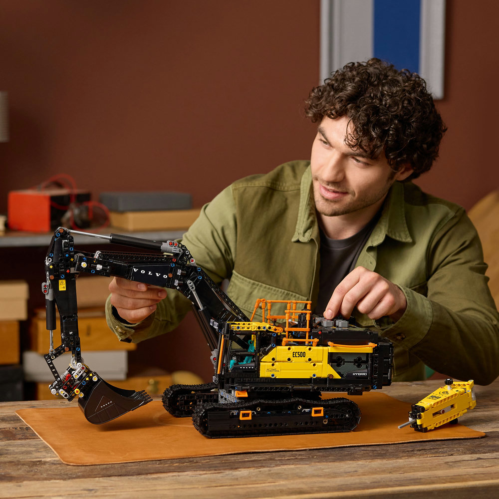 Stavebnice LEGO® Technic 42215 Bagr Volvo EC500 HybridStavebnice LEGO® Technic 42215 Bagr Volvo EC500 Hybrid