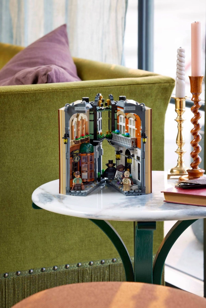 LEGO® Icons™10351 Knižní zarážka: Sherlock Holmes