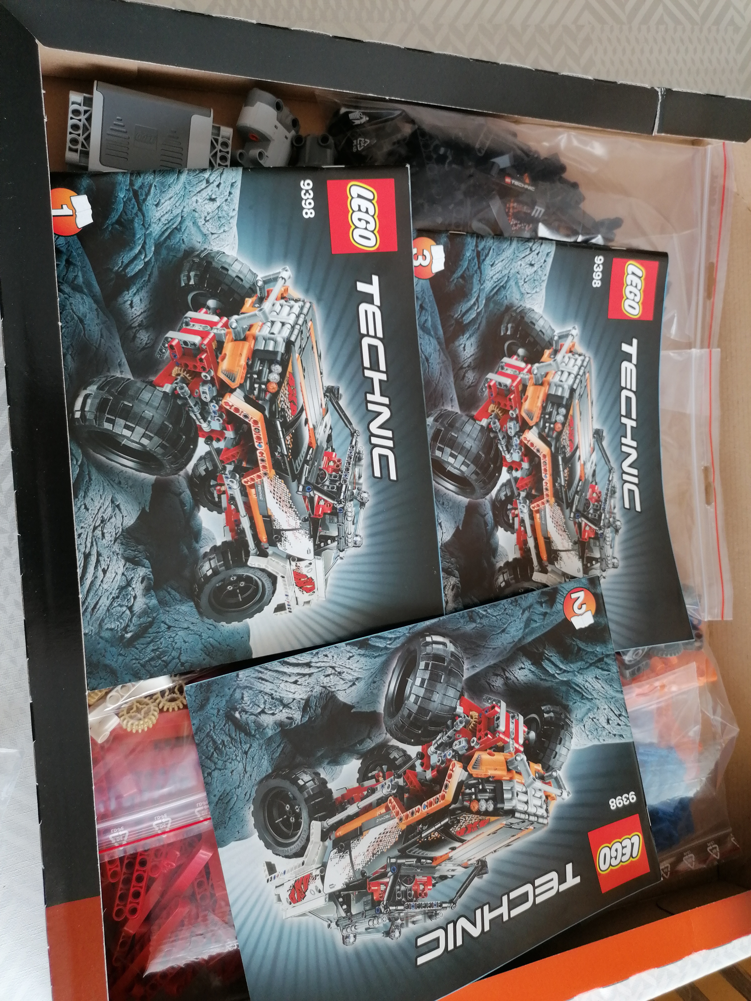 LEGO 9398 TECHNIC Truck 4x4, použitý s krabicí a návodem