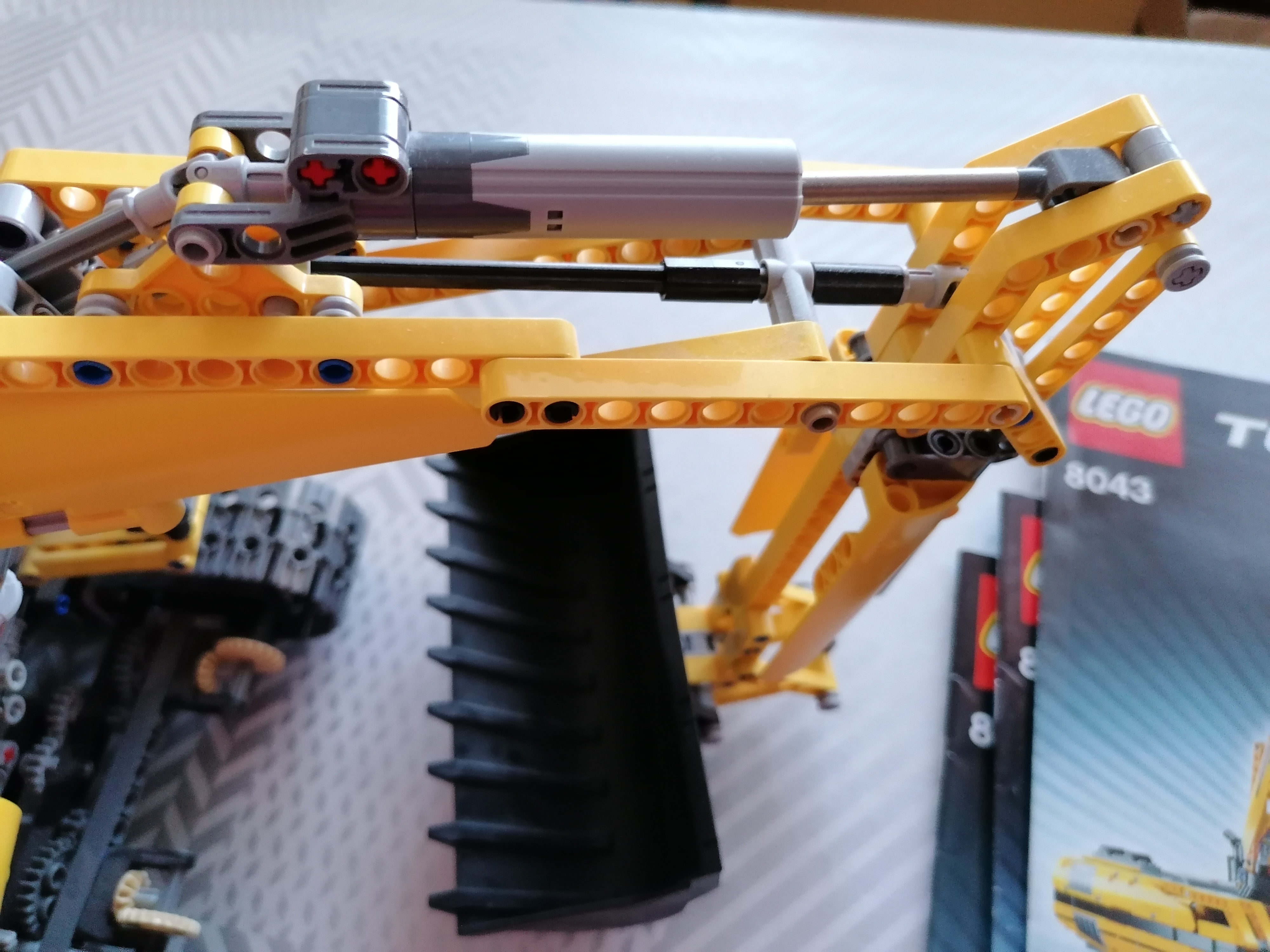 Lego Technic 8043 postavené s návodem