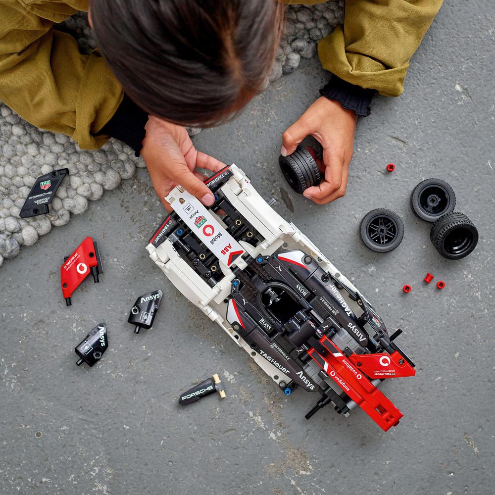 LEGO® TECHNIC 42137 Formule E® Porsche 99X Electric