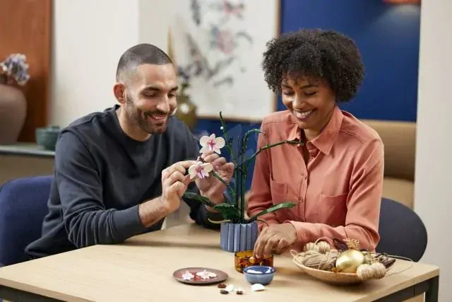 LEGO® ICONS 10311 Orchidej