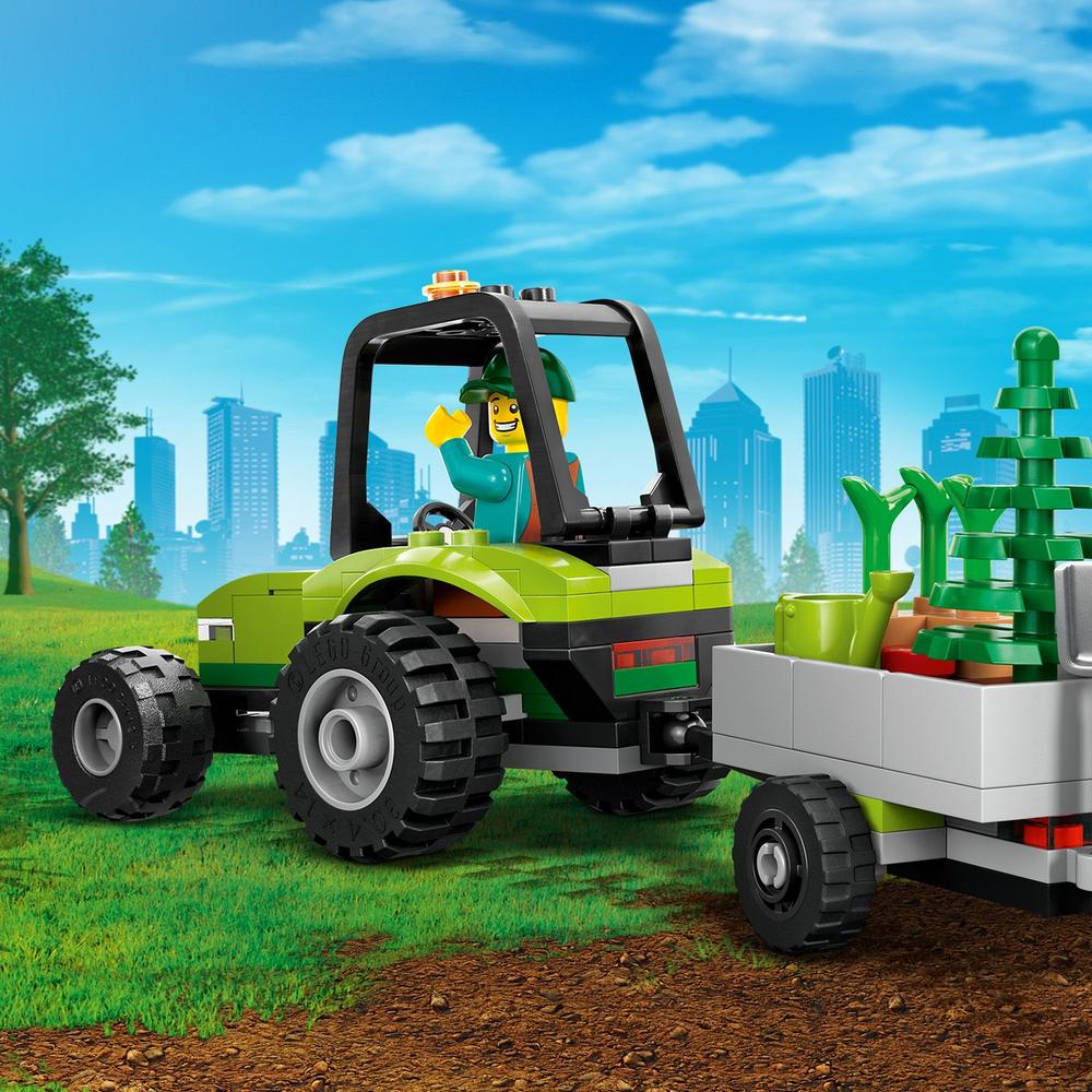 LEGO® CITY 60390 Traktor v parku