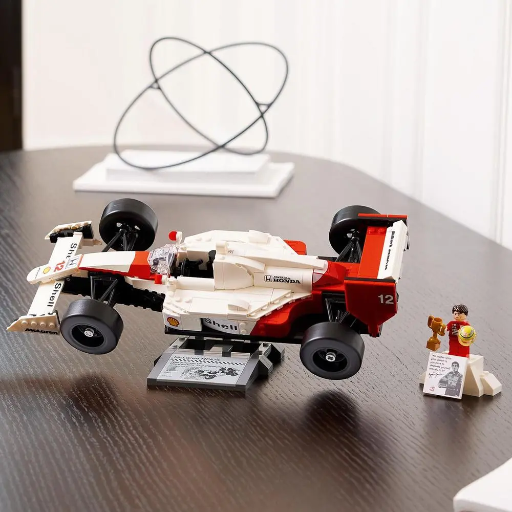 LEGO® Icons 10330 McLaren MP4/4 a Ayrton Senna