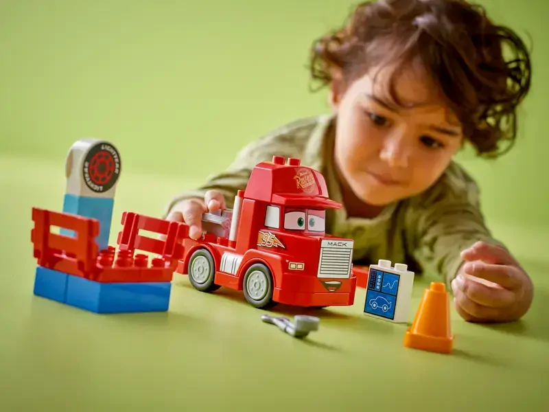 LEGO® DUPLO 10417 Mack na závodech