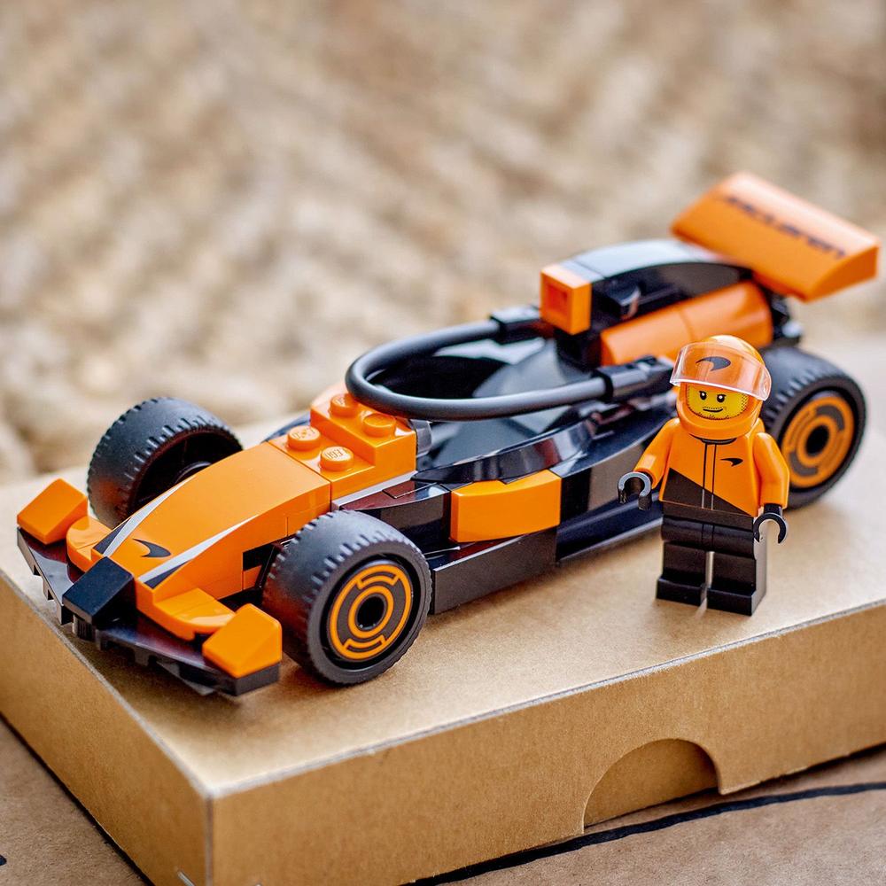 LEGO® City 60442 Jezdec F1® se závodním vozem McLaren