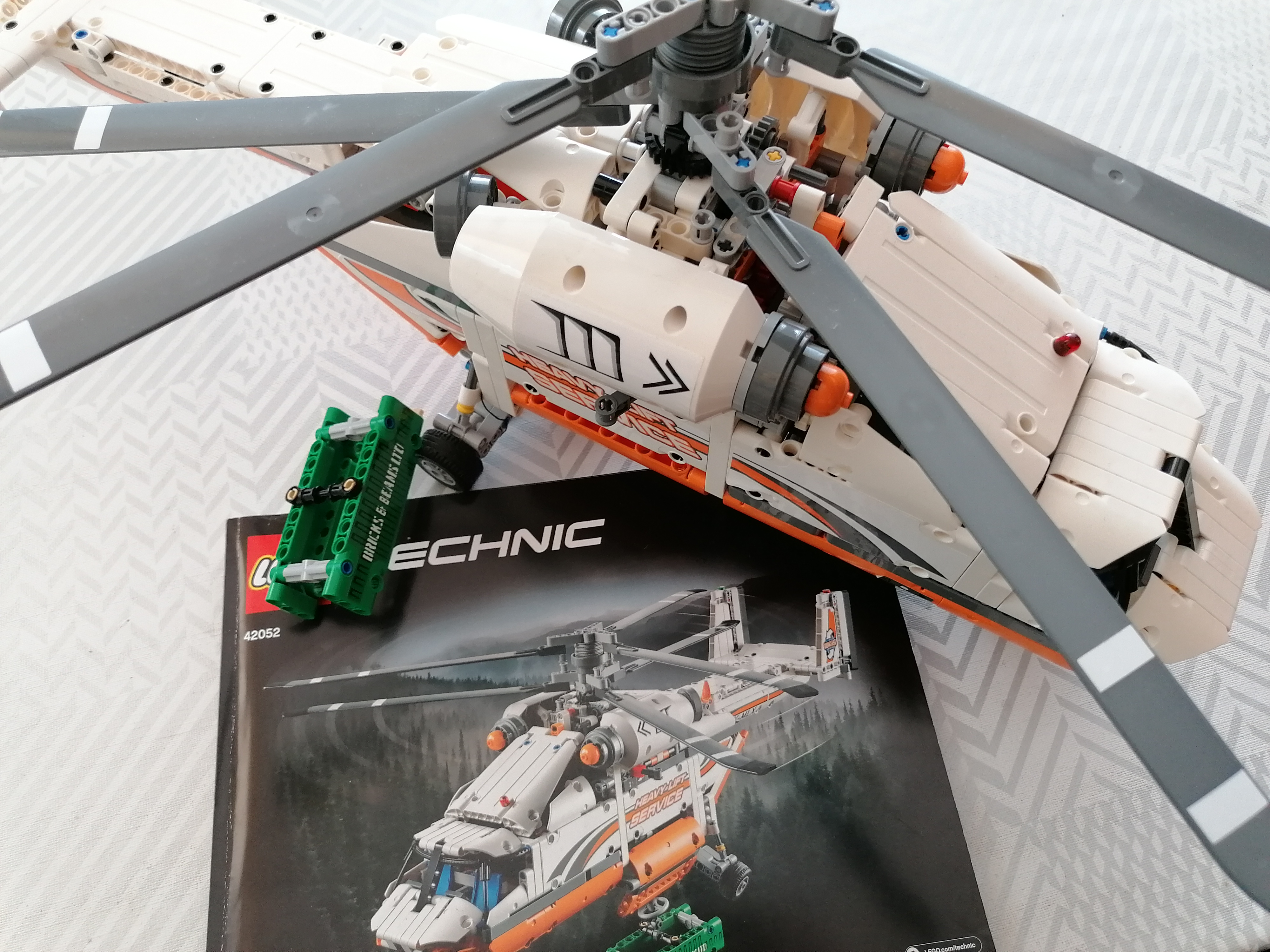 LEGO 42052 TECHNIC Helikoptéra pro těžké náklady- postavený bez boxu