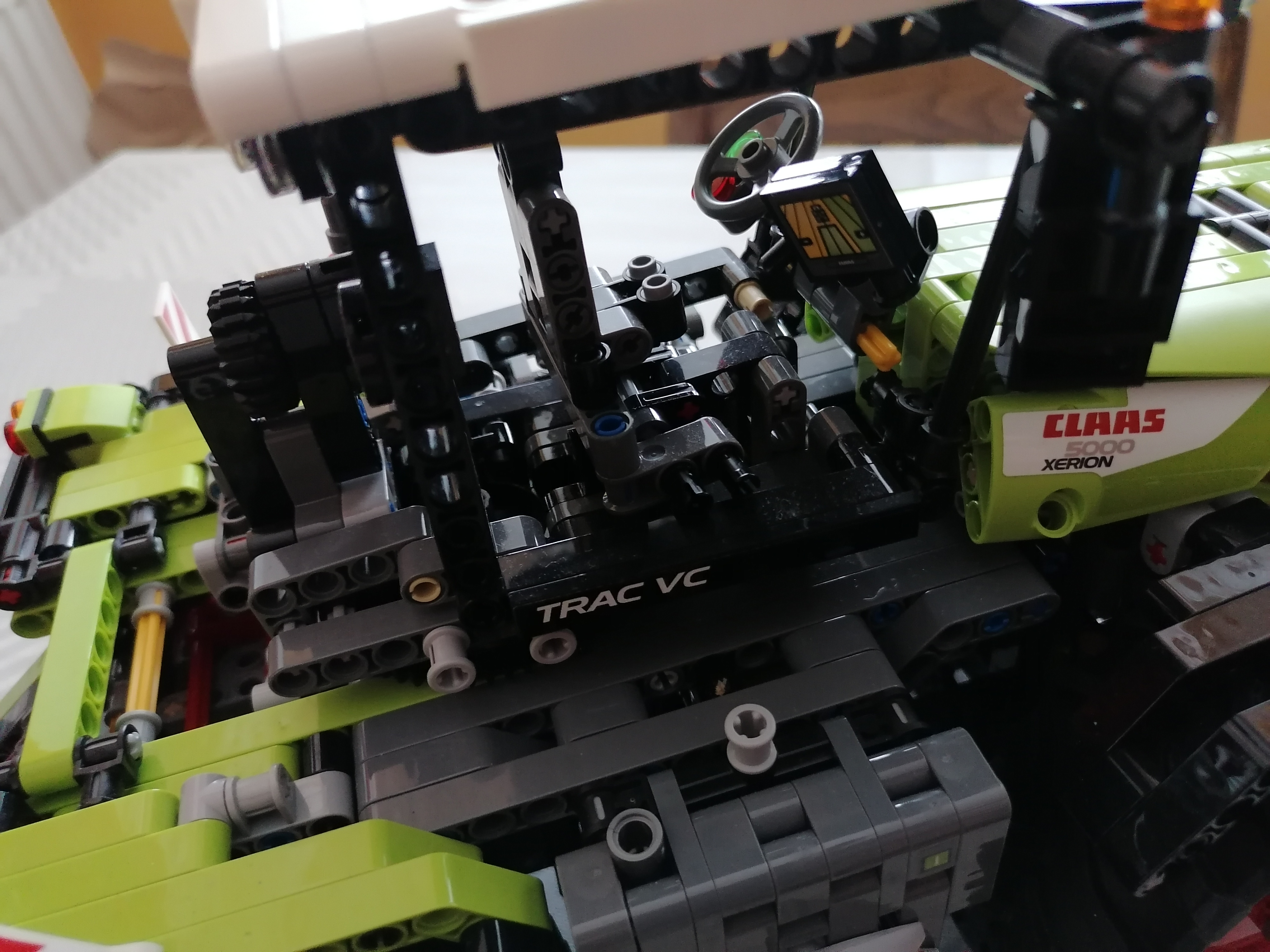 LEGO 42054 TECHNIC CLASS XERION 5000 TRAC VC - složený, použitý