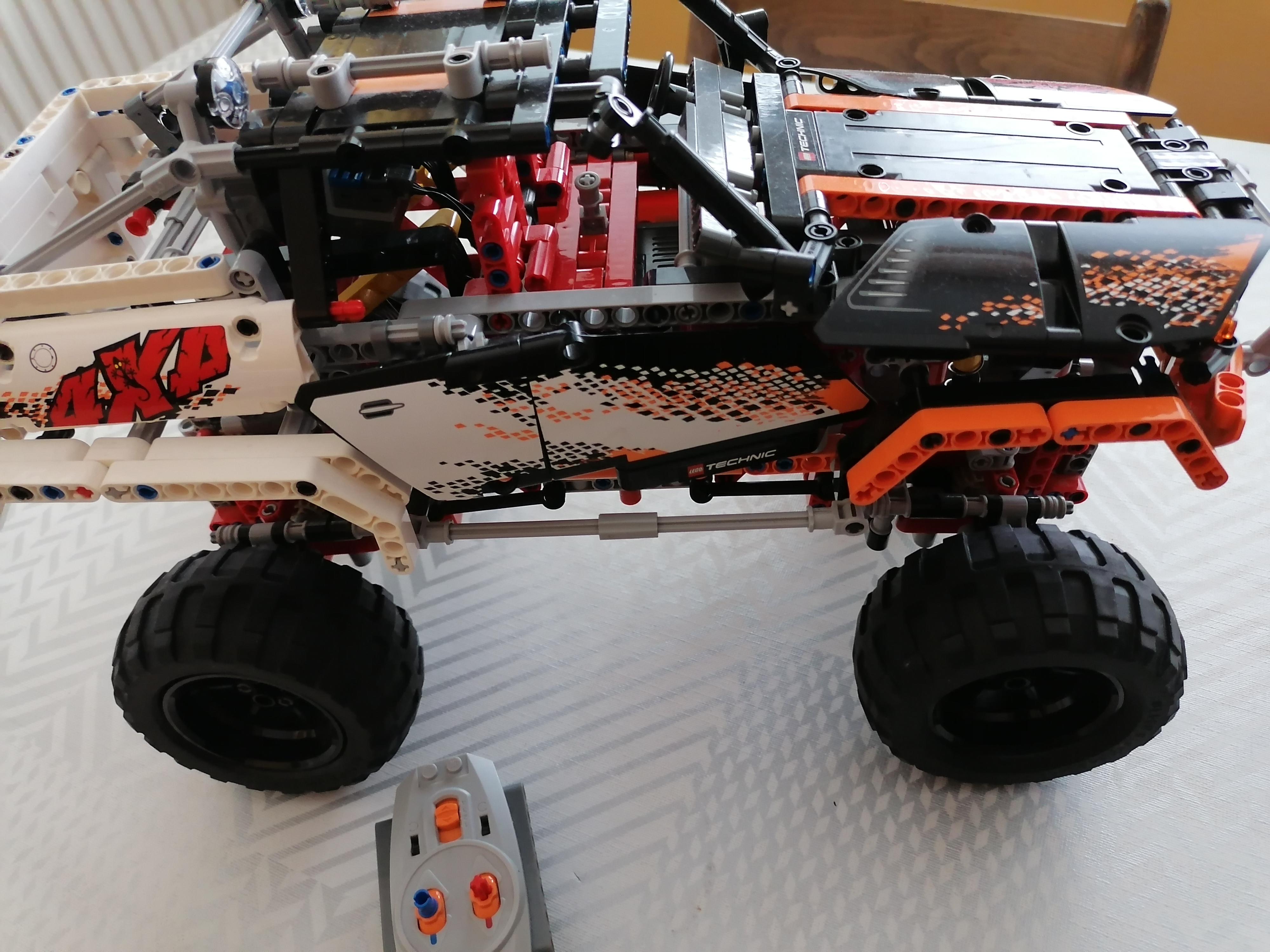 LEGO 9398 TECHNIC Truck 4x4, použitý s krabicí a návodem