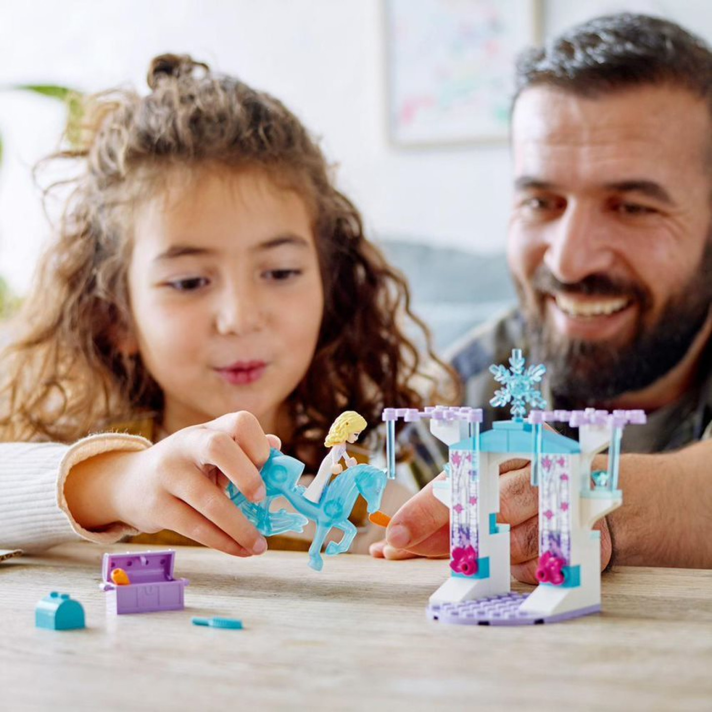 LEGO® Disney 43209 Ledová stáj Elsy a Nokka
