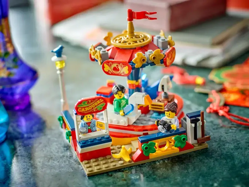 LEGO® 40714 Jízda na kolotoči