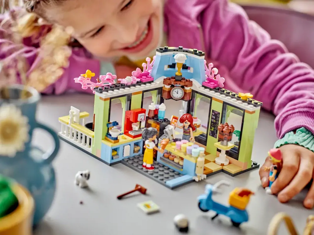 LEGO® Friends 42618 Kavárna v městečku Heartlake