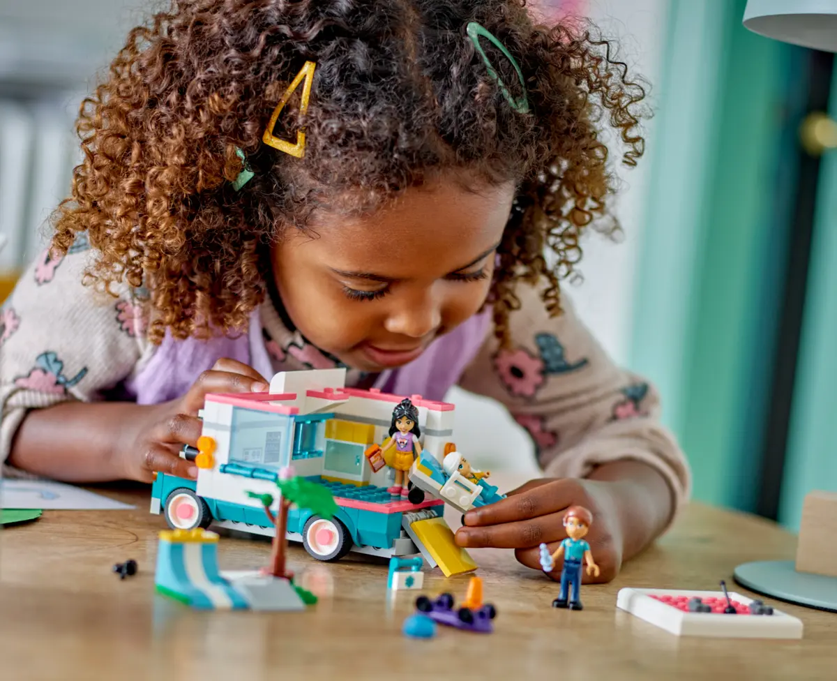 LEGO® FRIENDS 42613 Sanitka z nemocnice v městečku Heartlake