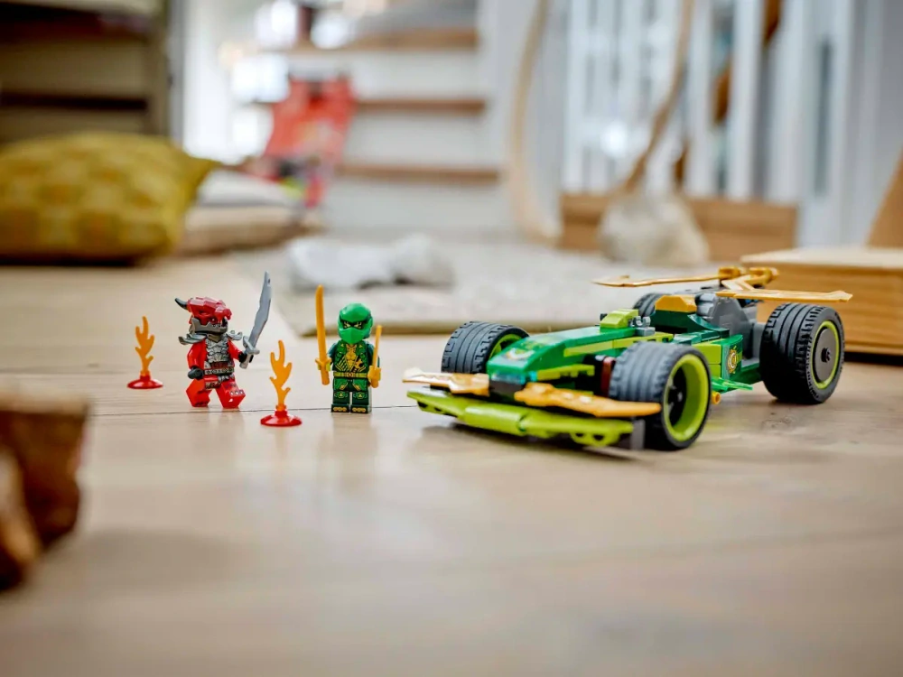 LEGO® NINJAGO 71828 Lloydovo závodní auto s natahovacím motorem