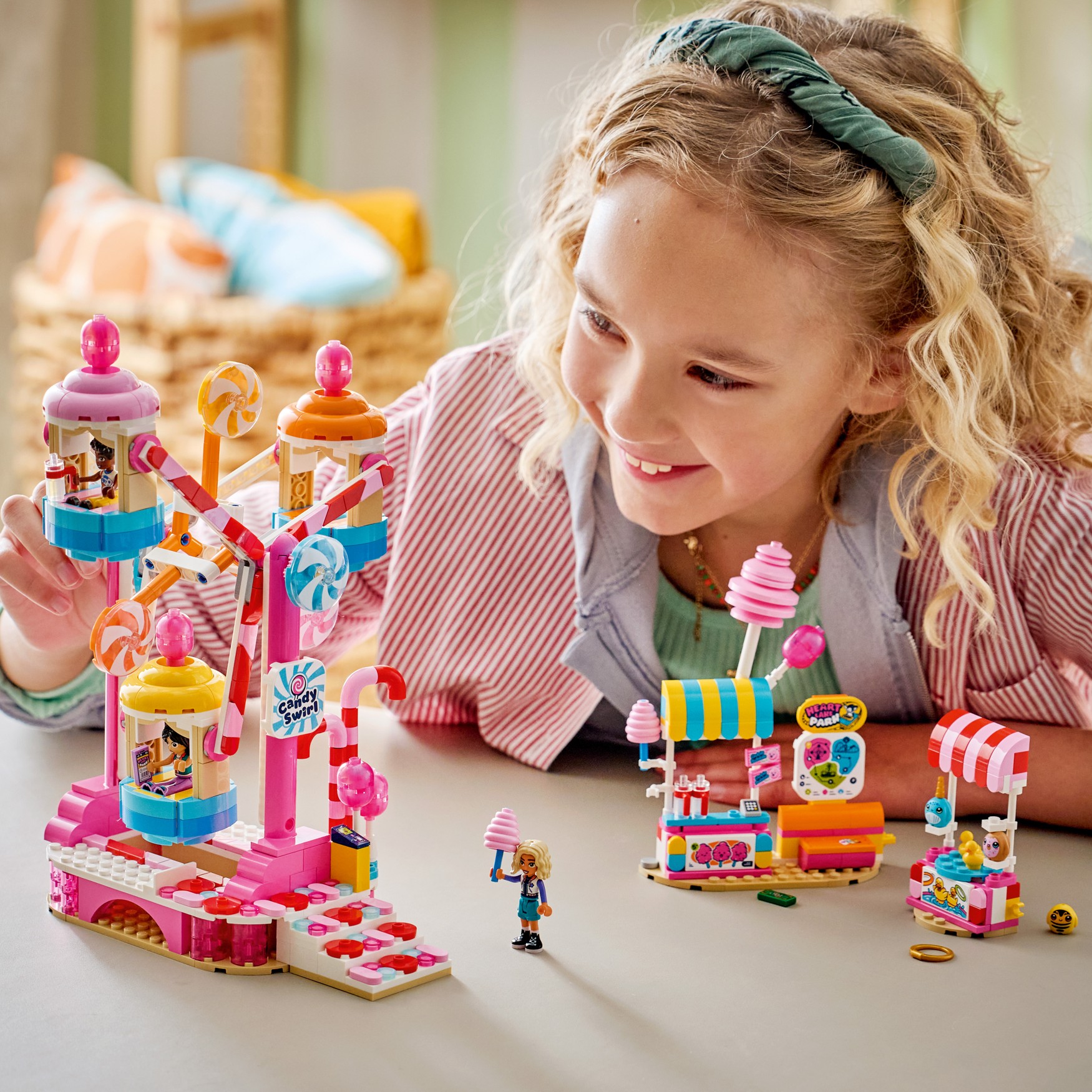 LEGO® Friends 42700 Kolotoč se sladkostmi a cupcaky